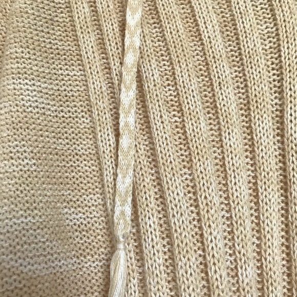 Beautiful Roxy Sweatshirt 💛 - Picture 2 of 5